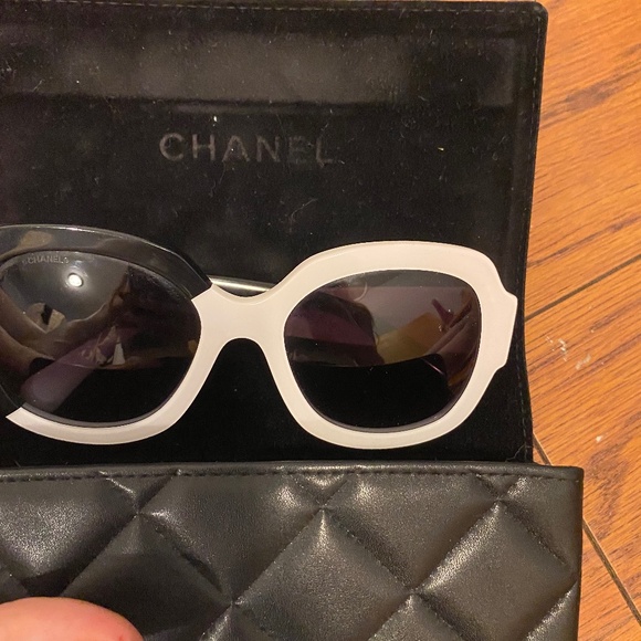 Chanel sunglasses - Picture 1 of 4